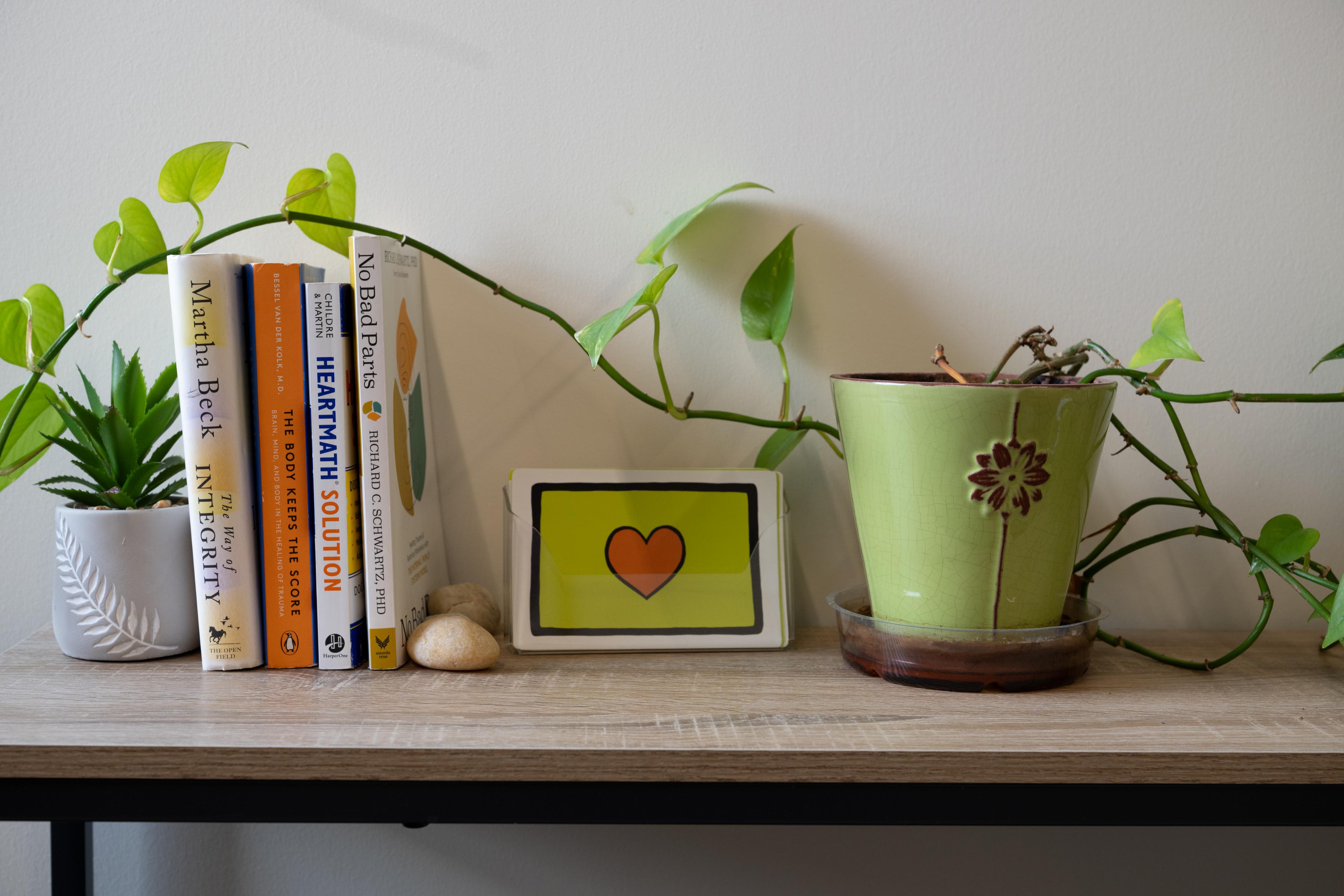 Books and plants in the therapy office